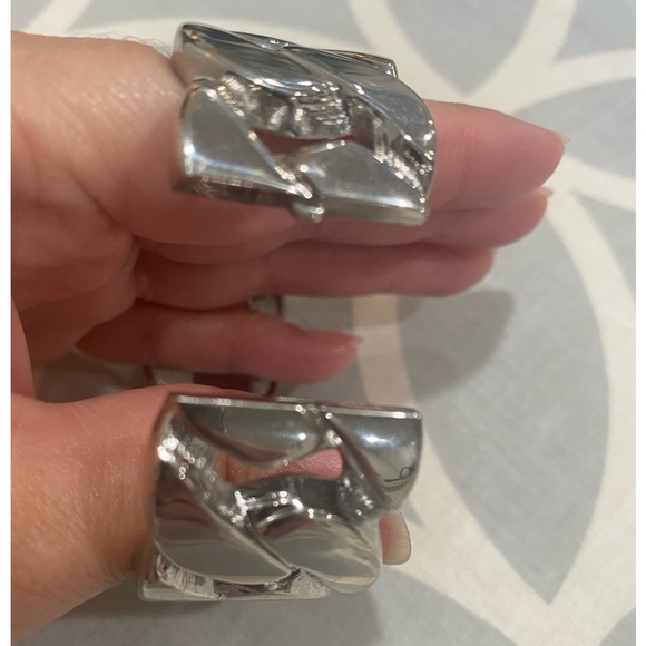 Chain Link Cuff - Picture 4 of 4